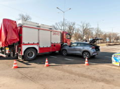 Kolizja osobówki z wozem PSP w Elblągu. Strażak ukarany