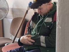 Syn zaatakował matkę widelcem. Wbił go jej w rękę