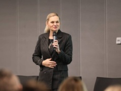 Tak pracuje MEN. Decyduje się na likwidację prac domowych, a teraz ignoruje uwagi i skargi