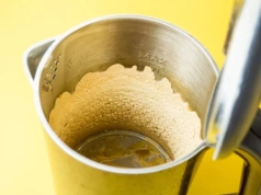 Przełam, pokrój, dodaj ocet. Kamień w czajniku znika w kilka minut