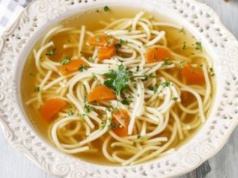 Dodaję 3 łyżki do rosołu. Nie potrzebuję kostek, ani maggi