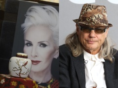 Sipowicz rozsypał prochy Kory w jeziorze, później wskoczył do wody. 