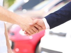 Używane auta szybciej znajdują nowych właścicieli, mimo wyższych cen   