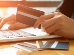 Od marca banki jeszcze dokładniej kontrolują każdy przelew. Nowe przepisy weszły w życie