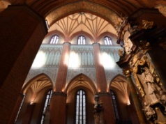 Dach zabytkowej katedry w Pelplinie wymaga remontu; diecezja szuka środków