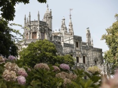 Wszyscy jeżdżą na plaże, a pomijają tę baśniową posiadałość. W środku nawiązanie do piekieł