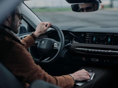 Drive & Deliver: w Monako znaleźli sposób na zatłoczone ulice. Samochody szkół jazdy jako kurierzy