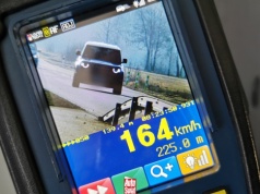 Pierwsi kierowcy już tracą prawa jazdy za przekroczenie prędkości powyżej 50 km na godz. poza terenem zabudowanym