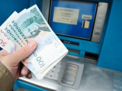 Bank centralny przestrzega przed kryzysem. Przez lata odradzali gotówkę, teraz wzywają do wypłat