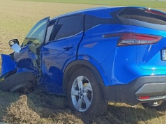 Zderzenie osobówek na drodze wojewódzkiej 374