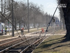 Ciężarówka zerwała sieć trakcyjną na Pradze-Północ. Naprawa potrwa co najmniej do końca dnia