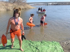 Doświadczone morsy pokonały Wisłę wpław