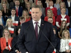 Przemysław Czarnek przemowę zaczął mocno. Wymieniał "normalnych" Polaków