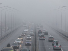 IMGW ostrzega. Gęste mgły i szadź utrudnią ruch w całym kraju