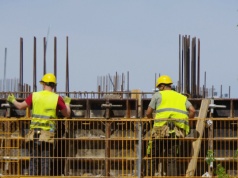 Zarabiają ponad 20 tys. zł miesięcznie, ale chętnych brakuje. W tej branży dyplom nie wystarczy