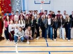 Kwiaty, słodycze i upominki dla pań, czyli Granie dla Kobiet pod koszami