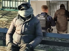 Miał kręcić się w pobliżu szkół i zaczepiać dzieci. Zawsze z zasłoniętą twarzą