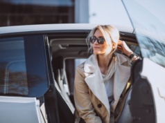 Kobiety wolą SUVy niż małe hatchbacki. Raport z okazji Dnia Kobiet