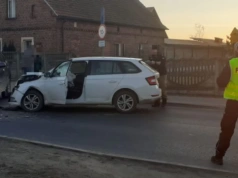 Nie zauważył nadjeżdżającego auta. Kobieta trafiła do szpitala