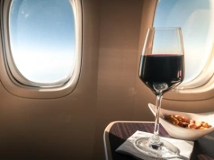 Jak polecieć wyższą klasą bez dopłat? Stewardesa obalił mit
