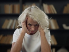 Menopauza to nie tylko uderzenia gorąca. Nowe badania pokazują, jak zmienia mózg