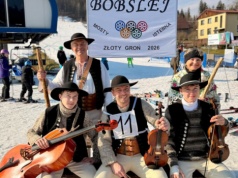 Góralski bobslej Martynków ozdobą Zjazdu „Po naszymu”