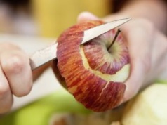 Kiedy najlepiej jeść jabłko? Wiele osób popełnia ten błąd