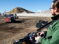 Sterowaliśmy ładowarką Bobcata z pilota. Jak nam poszło?