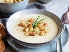 Aromatyczna zupa z pulpecikami z białej kiełbasy, która rozgrzewa i zaskakuje smakiem