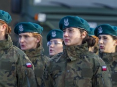 Proponuje kwalifikację wojskową po nowemu. Domaga się obowiązku dla kobiet