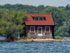 Tylko jeden dom i jedno drzewo. Oto najmniejsza zamieszkana wyspa świata