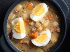 Zamiast wylewać do zlewu, dodaję do białego barszczu. Tak nauczyła mnie babcia