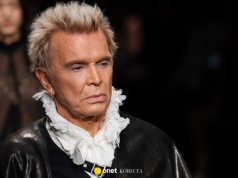 Billy Idol zaskoczył na wybiegu w Paryżu. Rockman wśród modeli na Paris Fashion Week