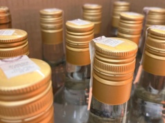 Reklamowali wódkę za granicą. Fiskus: nic szkodzi, płacicie podatek