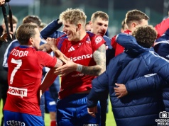 Raków Częstochowa zwycięża z Pogonią Szczecin