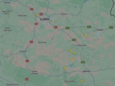 Szereg małych samolotów w powietrzu. Wielu mieszkańców Lubelszczyzny zaniepokojonych