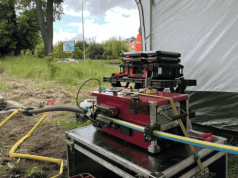 Mniej prac budowlanych, większa przepustowość – nowy standard instalacji światłowodu na kolei