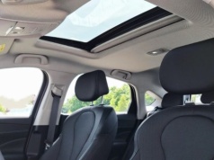 103 890 zł wystarczy na dużego sedana z 213-konnym napędem PHEV. Corolla może na tym stracić