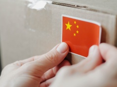 Odebrał paczkę z Chin. Nagle w środku coś zaczęło się poruszać