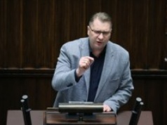 Czarnek składa projekt ustawy. Chodzi o VAT na paliwo