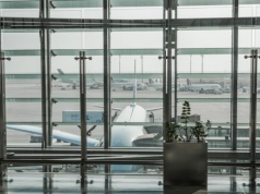 Ceny ropy uderzają w linie lotnicze. Akcje spadają