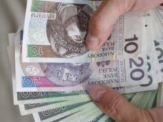 Przepracowałeś 20 lat? Dostaniesz 345 zł miesięcznie więcej