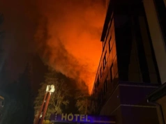 Nocny pożar hotelu. Paliły się m.in. panele fotowoltaiczne