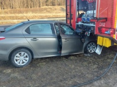 Seria zdarzeń drogowych na trasie S7! Pijany kierowca wjechał w barierki, inny kierowca wjechał w wóz straży, a jeszcze inni doprowadzili do zderzenia trzech aut