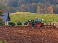 Wyższe składki do KRUS od 1 kwietnia. "Kolejna rzecz, która dokłada rolnikowi kosztów"