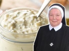 Sos do jajek robię z przepisu siostry Anastazji. Jest wyrazisty i przyjemnie kremowy