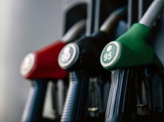 Rekordowe ceny ropy Brent na świecie. Rząd nie wyklucza obniżki VAT i akcyzy na paliwa