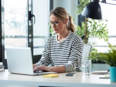 Nowe dane PwC na temat sytuacji kobiet na rynku pracy. Jakie zmiany w Polsce?