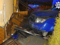 37-latka z blisko 3 promilami wjechała samochodem w dom przy ul. Krzemionki