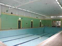 Wodne szaleństwo dla seniorów w Zduńskiej Woli. Szeroka oferta basenowych atrakcji